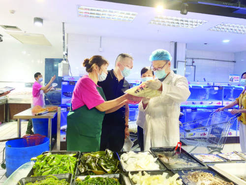萬州區開展雙節期間食品安全執法監督抽檢 守護舌尖上的法律防線